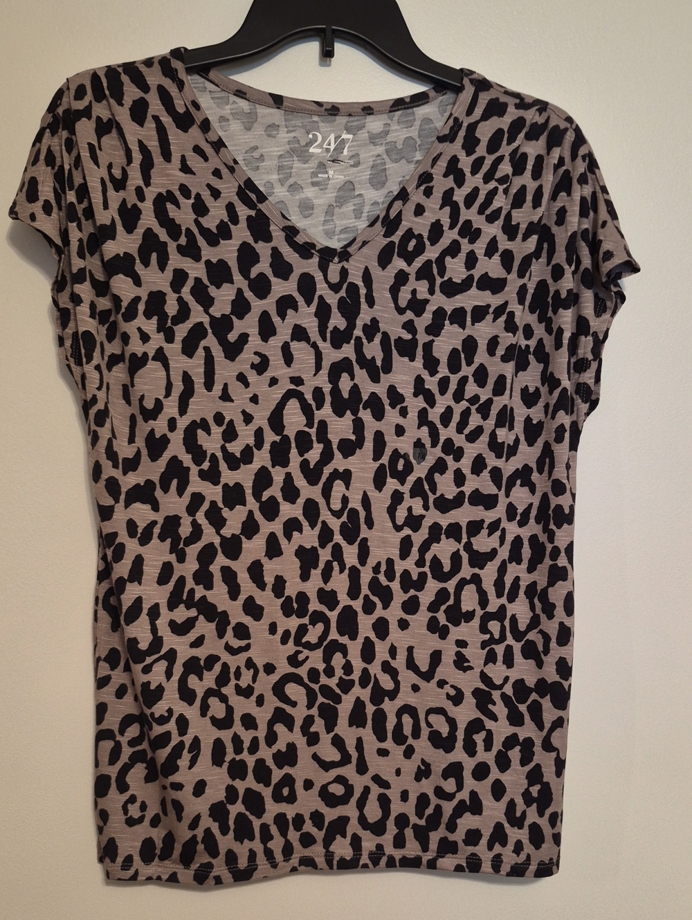 NWOT Maurices Casual Leopard Print V-Neck Top - Taupe/Black SZ M